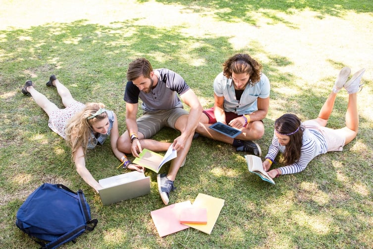 I to college tomorrow. Past tenses в английском. Campus игра фото всех девушек. Как поставить глагол в форму present simple. I to college tomorrow.